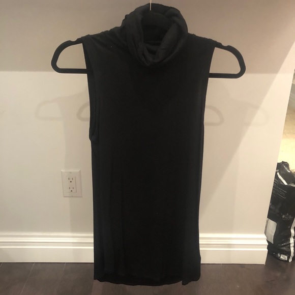 Babaton Tops - Babaton 🖤 sleeveless turtleneck shirt